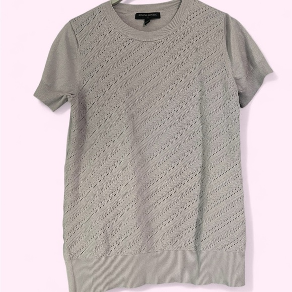 Banana Republic Light Gray Knit Top small - Picture 1 of 6
